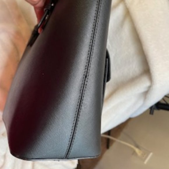 MICHAEL KORS EUC BLACK LEATHER TOTE - Picture 4 of 11